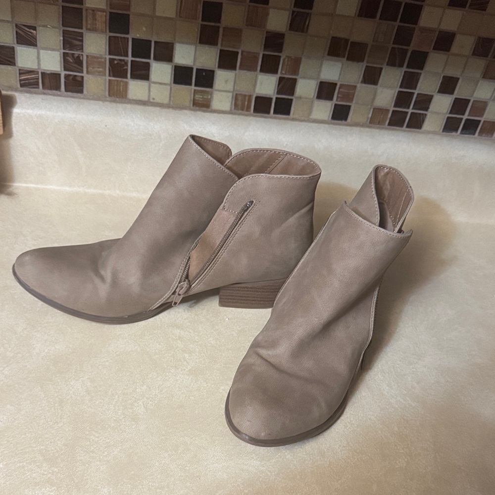 Massini short boots 9